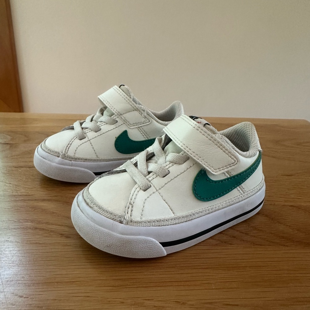 Nike Kids Sneakers Green Court Size 5
